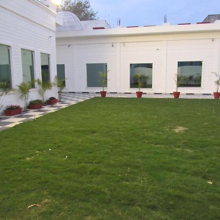 The English Garden Mohali Exteriér fotografie